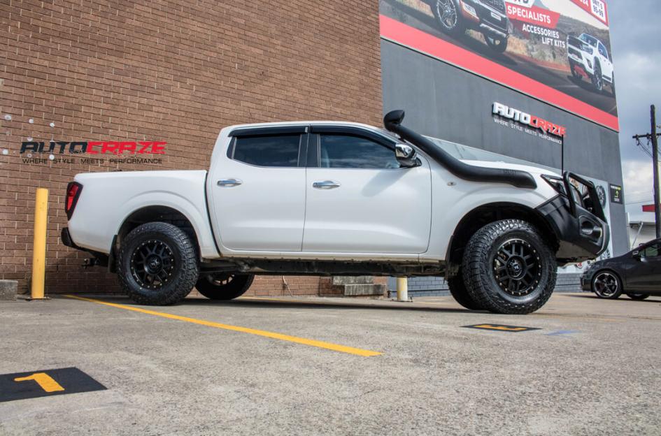NISSAN-NAVARA-TREMOR-SATIN-BLACK